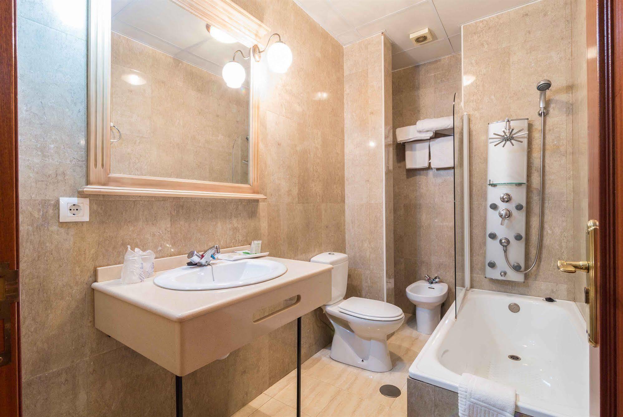 Hotel Esmeralda Osuna Zewnętrze zdjęcie